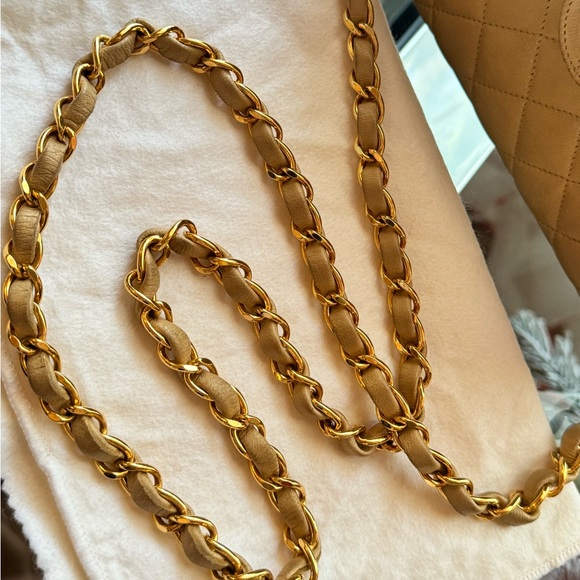 Chanel Vintage Flap in Beige - Picture 3 of 12